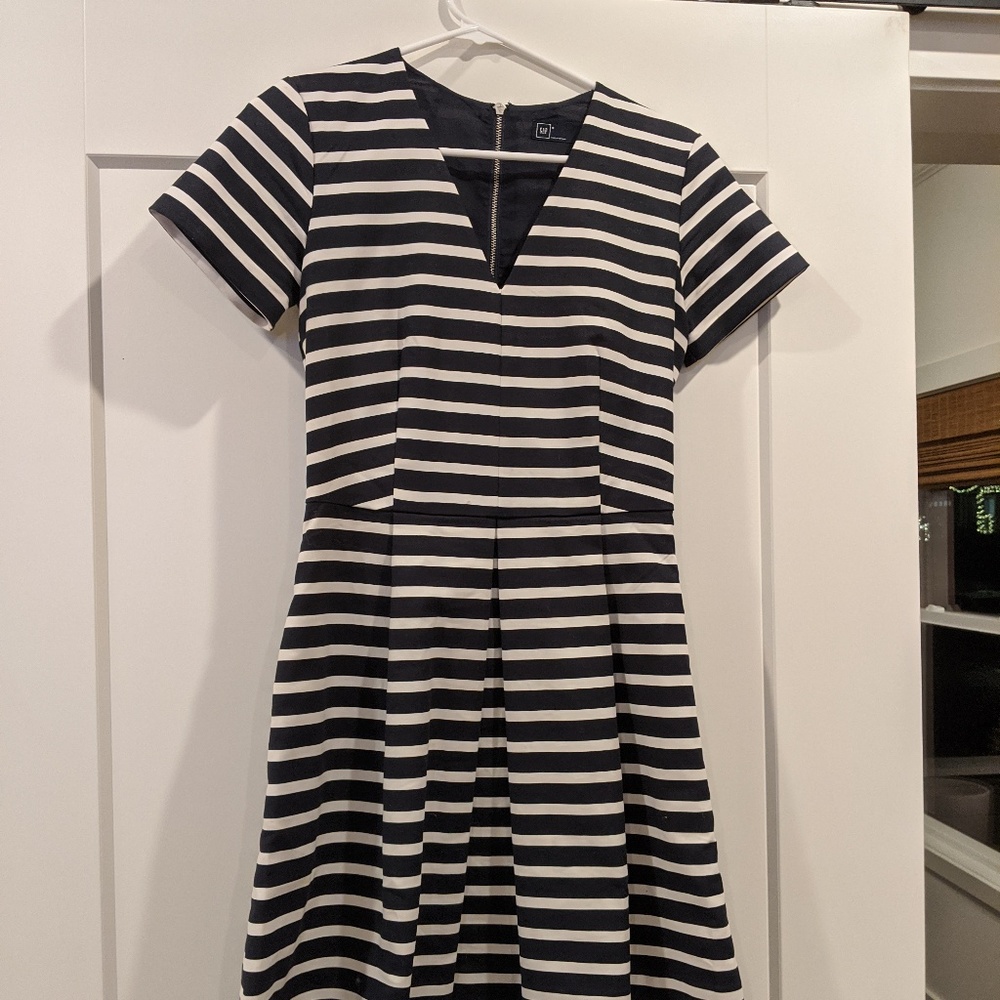 Striped v neck pleated dress